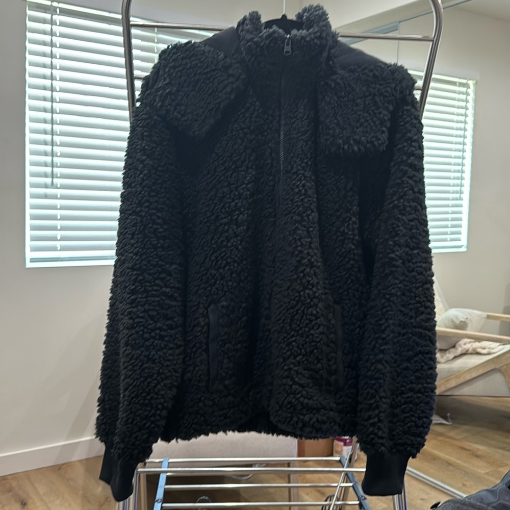 ***LIKE NEW**** Abercrombie & Fitch Women’s Black Sherpa Zip Hoodie Jacket-Coat